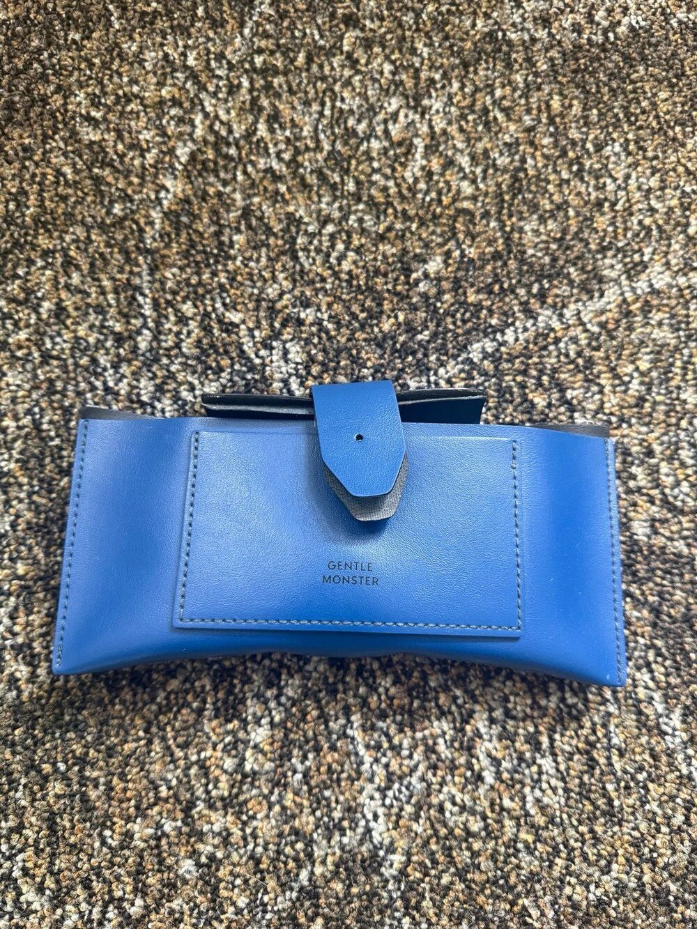 Gentle Monster Sunglasses with Blue Case - Picture 2 of 7